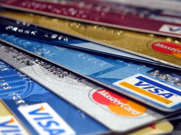 Credit cards, which allow consumers to carry interest-generating balances, illustrate what Lauer calls the “monetizing logic of digital capitalism.” Nick Youngson/CC BY SA 3.0